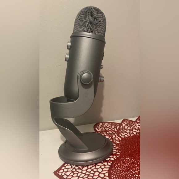 Blue Yeti Microphone **NO USB INCLUDED** - Picture 2 of 3